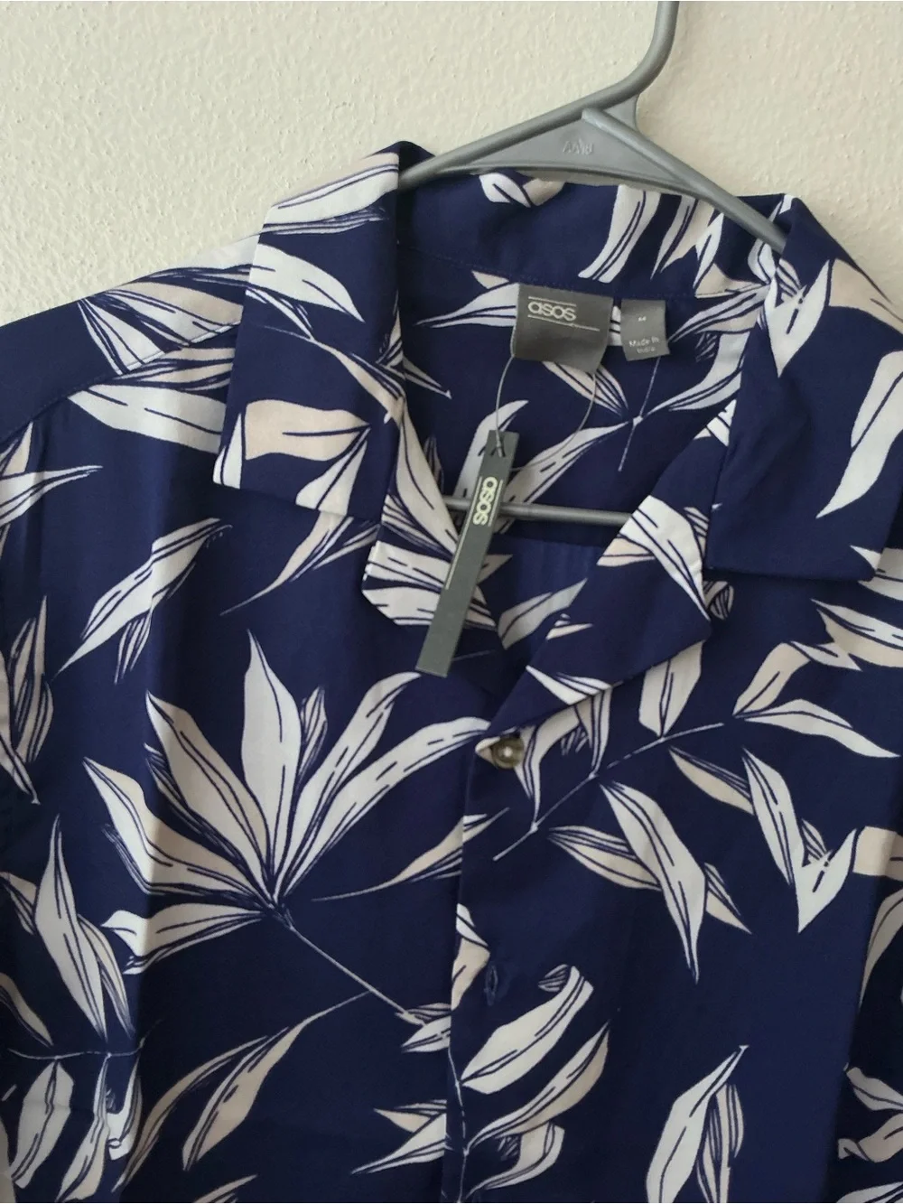 NWT ASOS Navy & White Tropical Print Short-Sleeve Button-Down top